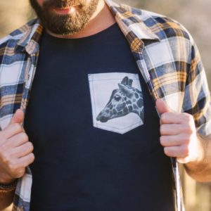 Camiseta bolsillo Jirafa