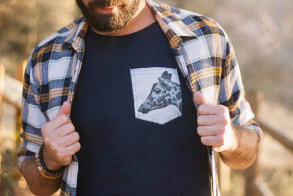 Camiseta bolsillo Jirafa